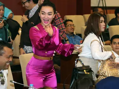 Penyanyi Dangdut Zaskia Gotik saat mengikuti Sosialisasi 4 Pilar di Komplek Parlemen Senayan, Jakarta, (7/4). Sosialisasi 4 pilar ini di gagas oleh fraksi PKB. (Liputan6.com/JohanTallo)