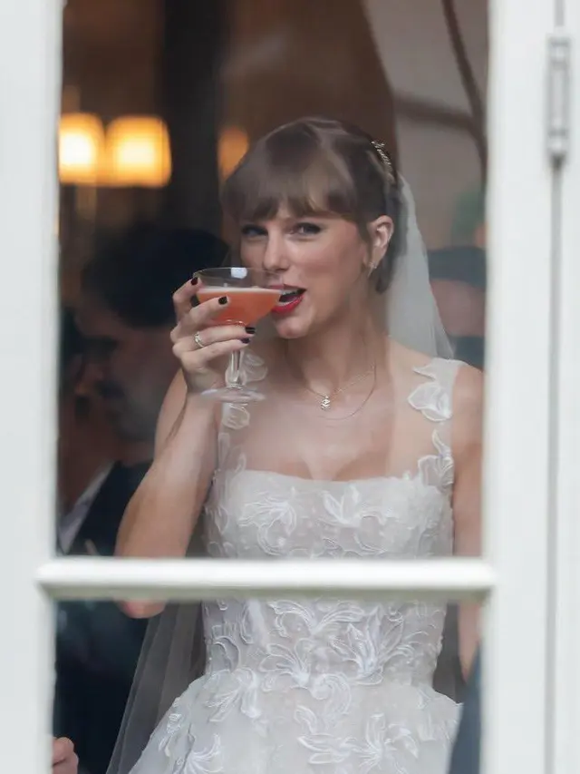 Taylor Swift Resmi Menikah dengan Travis Kelce, Tampil Memukau dalam Gaun Christian Dior Haute Couture
