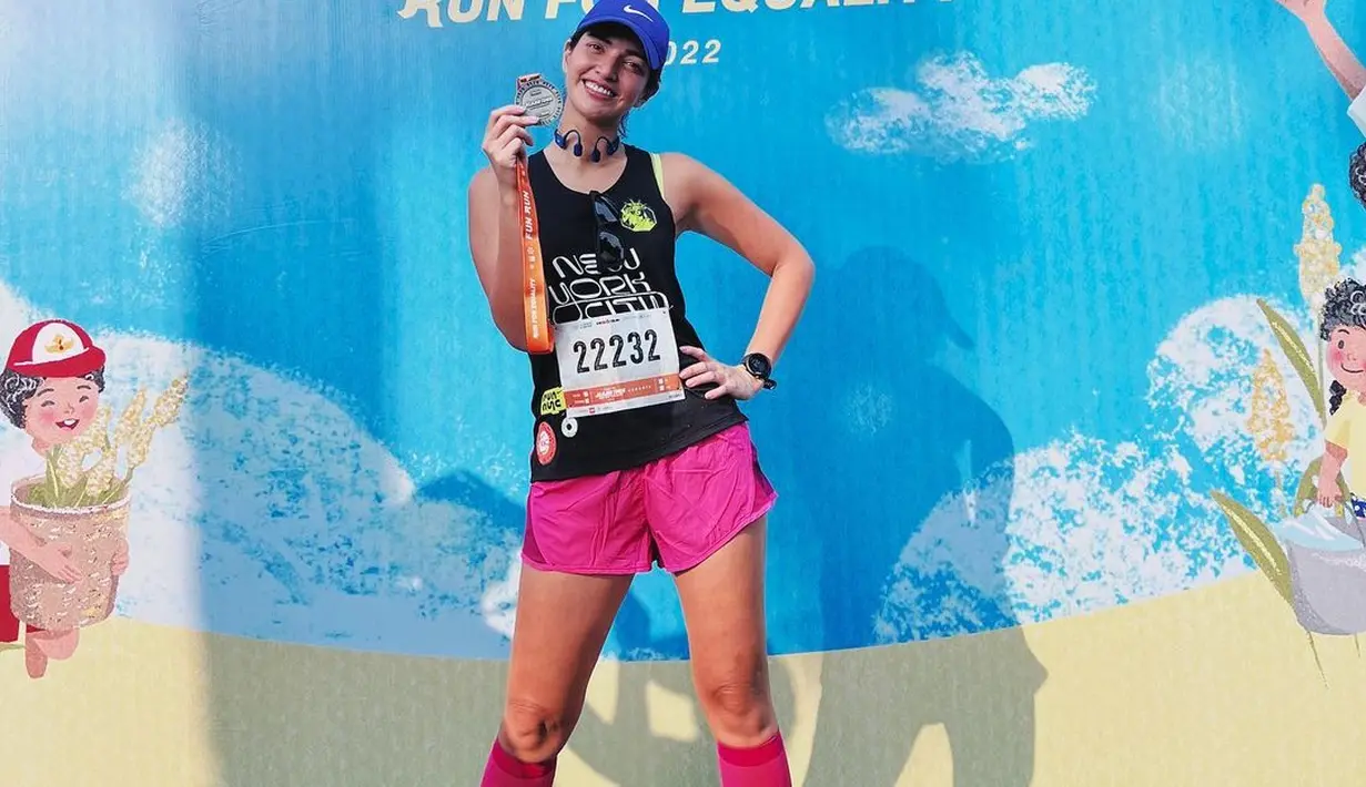 Sering menjadi sorotan publik, Nia pun tetap tampil stylish saat berolahraga (Instagram/ramadhaniabakrie).