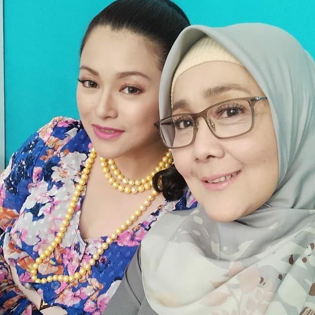 6 Potret Kebersamaan Nessa Sadin dan Uci Bing Slamet, Sama-sama Awet Muda