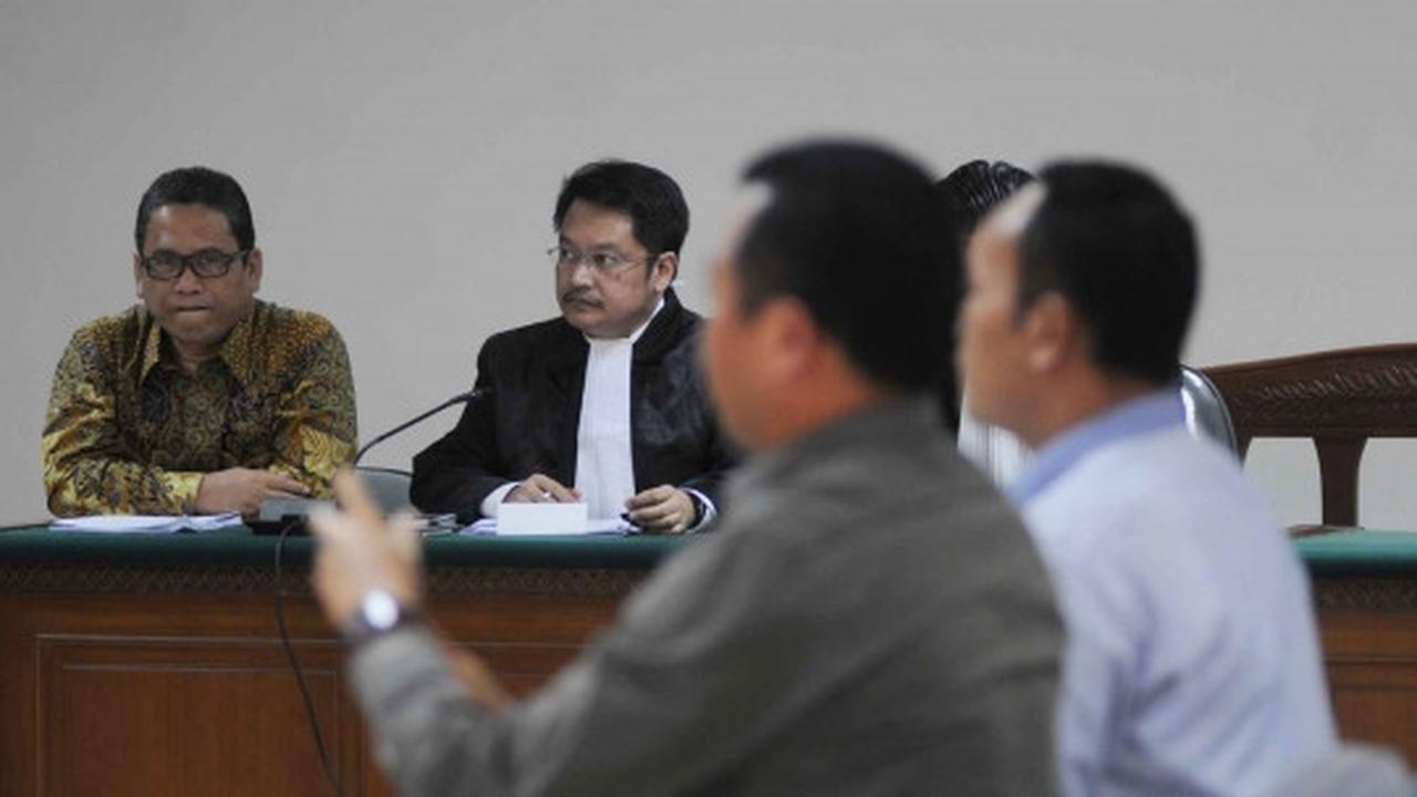 Pengacara Rudy Alfonso bersaksi di sidang Amir Hamzah