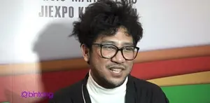 Kunto Aji memberikan tampilan yang berbeda di atas panggung Java Jazz Festival 2016. Menggabungkan antara musik dan aksi visual dari  pantomim, membuat panggung Kunto Aji terasa unik.