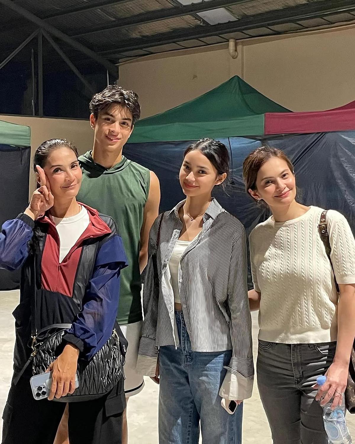Momen Anak Maudy Koesnaedi dan Anak Cut Tary Foto Bareng, Disebut Cocok - Ganteng dan Cantik