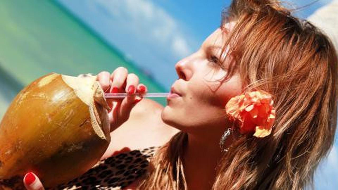 6 Manfaat air kelapa untuk wanita