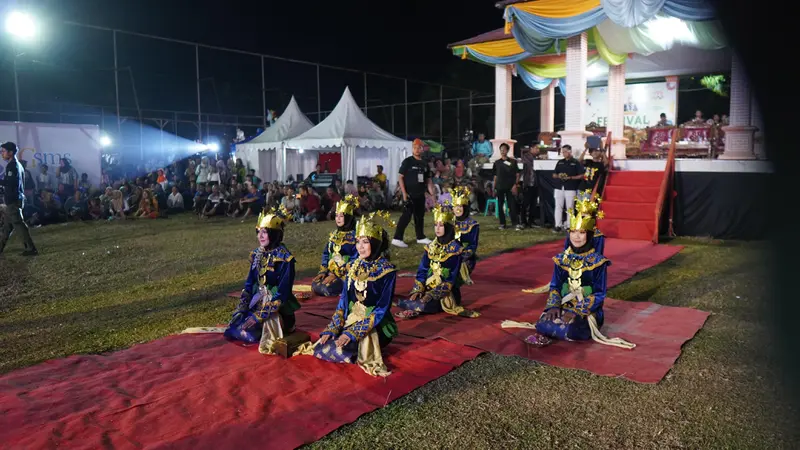 Festival Bumi Seentak Galah Serengkuh Dayung Jilid 3 merupakan bagian dari rangkaian festival budaya Kenduri Swarnabhumi 2024 yang digelar oleh Kemendikbudristek.