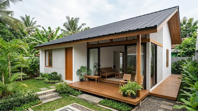 Atap Miring yang Menaungi Teras Kayu