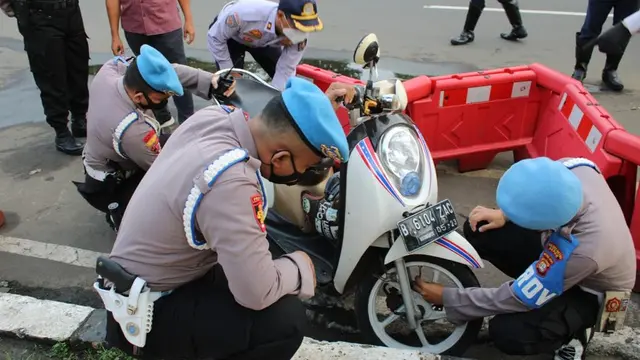 Razia parkir liar di Jalan Raya Margonda Depok