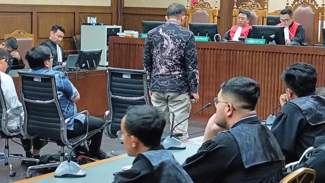 Terbukti Korupsi Proyek BTS Kominfo Bareng Jhonny Plate, Irwan Hermawan Divonis 12 Tahun Penjara