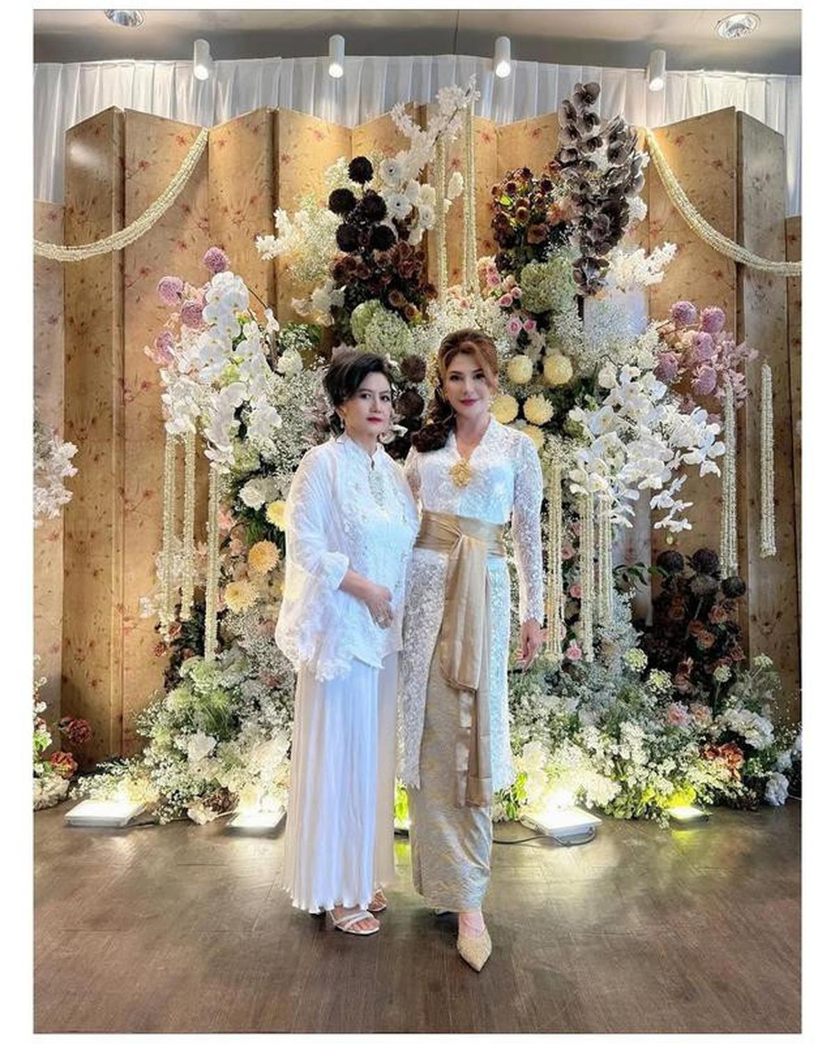 6 Potret Keluarga Tamara Bleszynski di Pertunangan Teuku Rassya, Ibunda Tampil Awet Muda