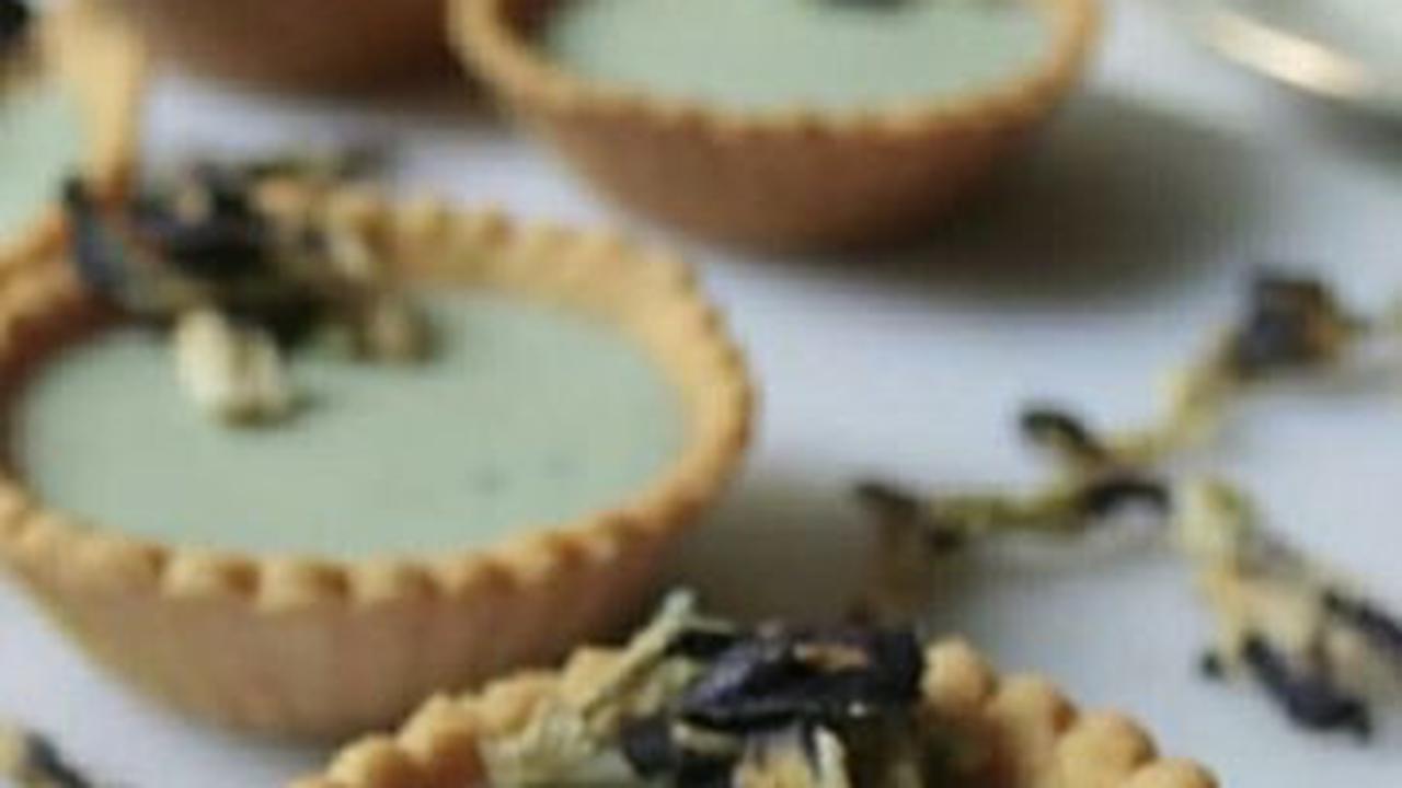 4. Resep Pie Susu Puding Bunga Telang<br>