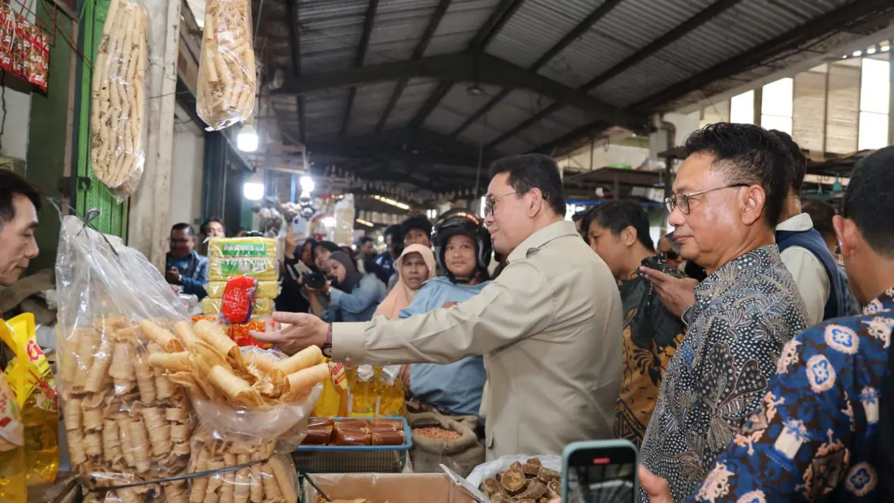 Mendag Budi Santoso di Pasar Flamboyan Pontianak