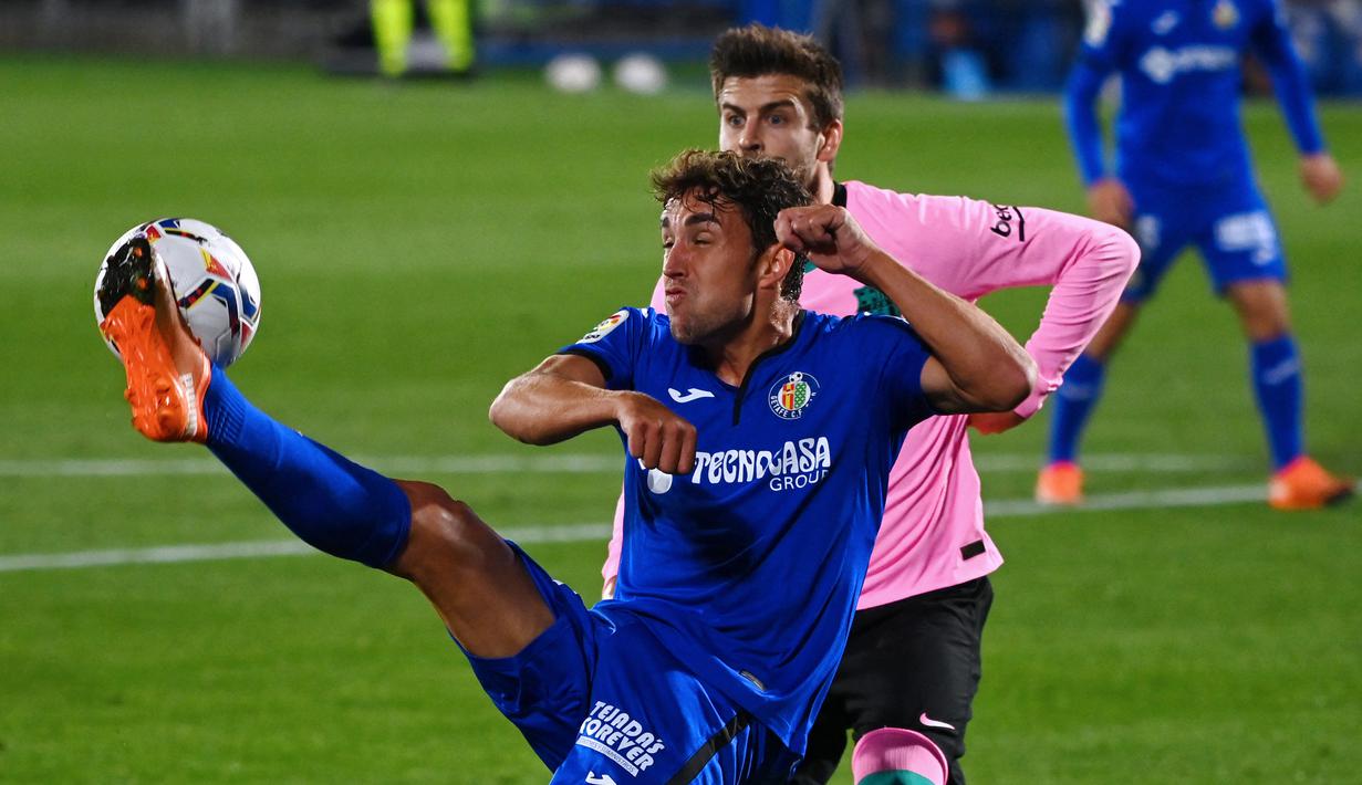 Getafe. Gerard Pique tercatat total 20 kali jumpa Getafe saat berseragam Barcelona di Liga Spanyol dengan torehan menang 16 kali, imbang 2 kali dan 2 kali kalah. Kemenangan terbesar atas Getafe terjadi dengan skor 6-0 pada pekan ke-29 musim 2015/2016. Total ia menyumbang 1 gol dan 3 assist dari 20 laga kontra Getafe. (AFP/Gabriel Bouys)