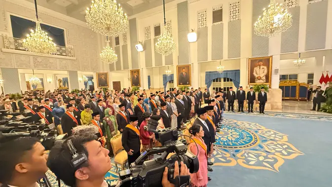 Prabowo podelil odlikovanja ministrom in podpredsednikom vlade, čeprav so na položaju šele 10 mesecev