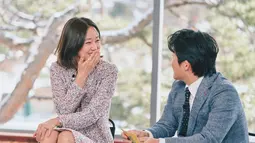 Gong Hyo Jin bilang bahwa dia ingin terus hidup bersama suaminya. "Saya juga meminta suami saya membuatkan saya musik setiap tahun. Kita bisa mengumpulkannya dan membuat album," tuturnya. (Foto: tvN You Quiz on the Block)