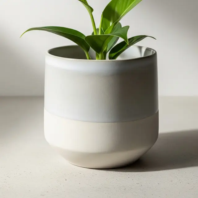 Model Pot Bunga dari Tanah Liat hingga Beton (Image by Gemini AI)