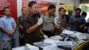 Direktorat Reserse Kriminal Khusus Polda Metro Jaya menggelar rilis kasus sepanjang tahun 2016, Jakarta, Jumat (30/12). Jumlah kasus tertinggi sebanyak 1.207 kasus adalah kasus cyber crime. (Liputan6.com/Gempur M Surya)