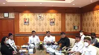 Wali Kota Denpasar IGN Jaya Negara saat rapat High Level Meeting (HLM) Tim Pengendali Inflasi (TPID) Kota Denpasar. (Istimewa).