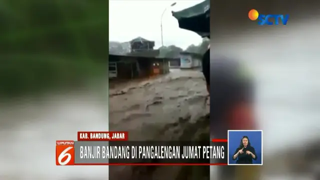 Pandeglang, Bandung, Jawa Barat terdampak banjir bandang parah hingga enam rumah warga rusak parah.