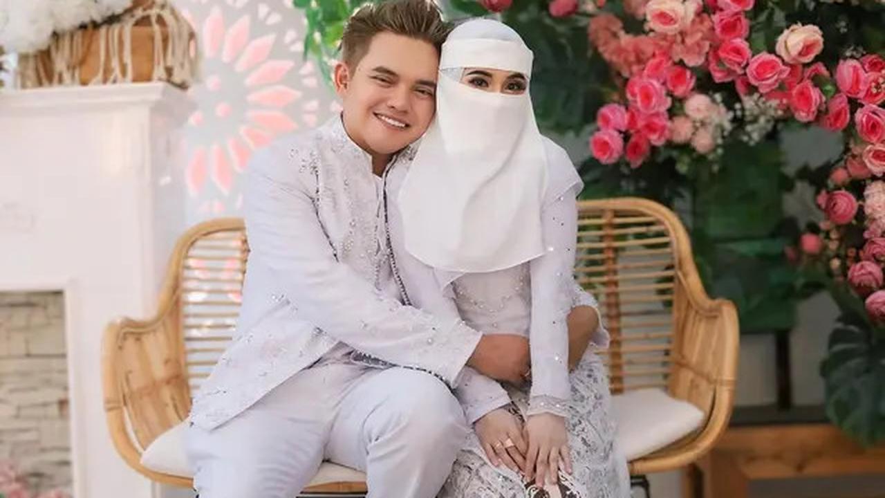 Rujuk Usai 6 Bulan Cerai, 8 Potret Dodhy Kangen Band dan Ayu Rizki Nikah Lagi