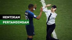 Grup Band Punk asal Rusia, Pussy Riots sempat menghentikan pertandingan antara Prancis Vs Kroasia di Final Piala Dunia 2018.