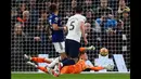 Pierre-Emile Hojbjerg mengakhiri kebuntuan gol bagi Tottenham. Di menit ke-58 dia dengan tenang menendang bola ke gawang Illan Meslier. (AFP/Adrian Dennis)