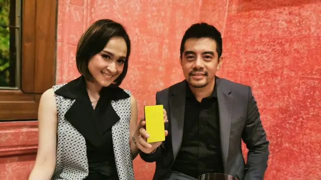 Martin Carter bersama Allia Rosa saat soft launching modem Tren di kawasan Ancol, Jakarta Utara.