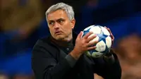 Jose Mourinho akan menjadi pelatih timnas Inggris yang berisi selebriti pada laga amal bertajuk Soccer Aid Match. (Sky Sports)