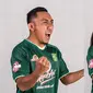 Pakai Fitur FaceApp, Ini 5 Potret Pemain Persebaya Tampil Bak Wanita (sumber: Instagram.com/officialpersebaya)