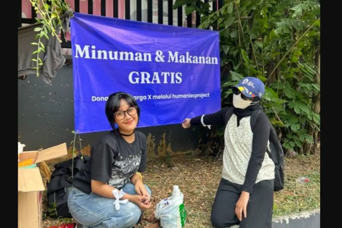 Viral Wanita dan Temannya Sediakan Nasi Padang dan Obat Gratis untuk Pendemo yang Menolak Revisi UU Pilkada