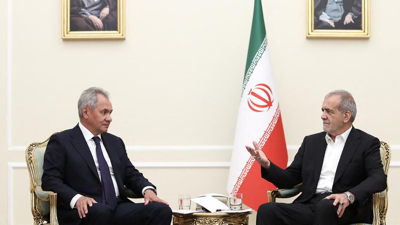 Presiden Iran dengan Sekretaris Dewan Keamanan Rusia Sergei Shoigu