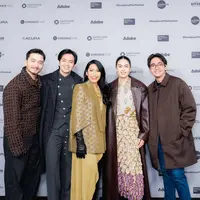 Intip gaya para sineas Tanah Air hadiri Sundance Film Festival untuk film Para Perasuk (@angga)