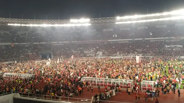 Pitch Invasion Jak Mania