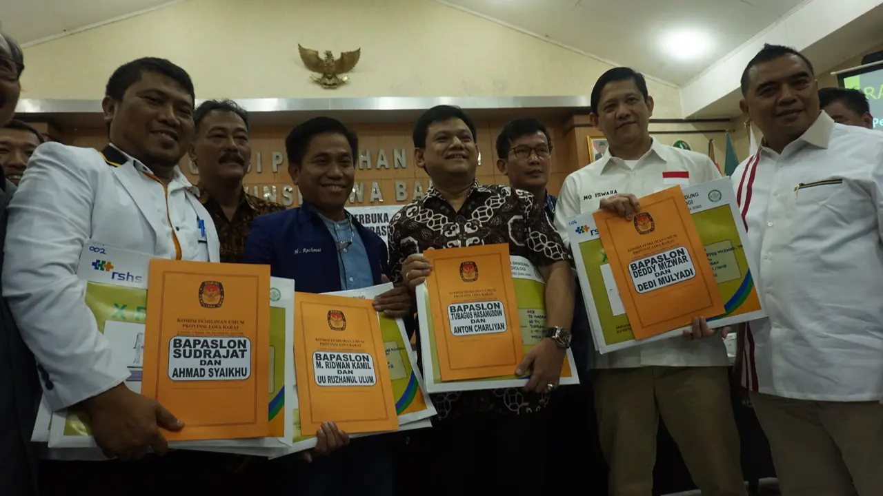 KPUD Jawa Barat telah memeriksa berkas administrasi bakal calon Gubernur dan Wakil Gubernur pada Pilgub Jabar 2018. (Liputan6.com/Huyogo Simbolon)