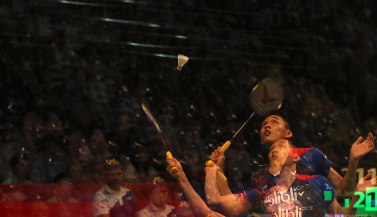 Jonathan Christie saat tampil prima menglahkan lawannya asal Taiwan Jen Hao 21-12, 21-19 pada  Turnamen Indonesia Open 2016 di Istrora Senayan, Jakarta, Rabu (1/6/2016).  (Bola.com/Nicklas Hanoatubun)