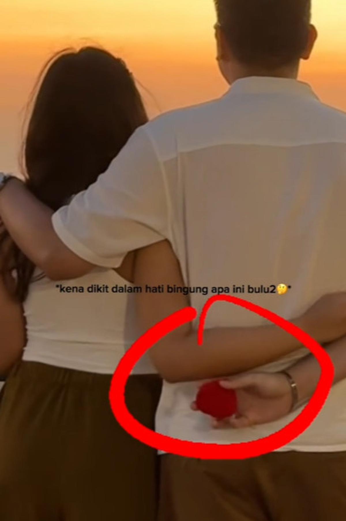 Awalnya Mengira Foto Berdua Biasa, Momen Romantis Pria Lamar Kekasihnya Ini Curi Perhatian