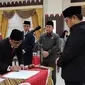 Penjabat Gubernur Gorontalo Hamka Hendra Noer saat melantik pejabat tinggi. Foto: Dok. Diskominfotik (Arfandi Ibrahim/Liputan6.com