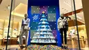 Meriahnya Perayaan Natal dengan Taburan Lego Berbentuk Pohon Natal di Gerai Louis Vuitton [Louis Vuitton]