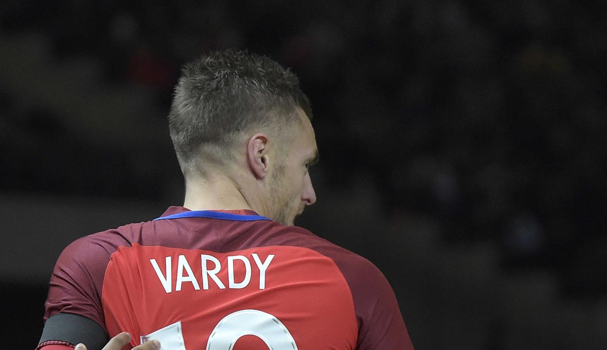 Jamie Vardy merayakan golnya ke gawang Jerman saat laga persahabatan di Stadion Olympik, Berlin, Minggu (27/3/2016) dini hari WIB. Inggris menang 3-2.  (AFP/Tobias Schwarz)