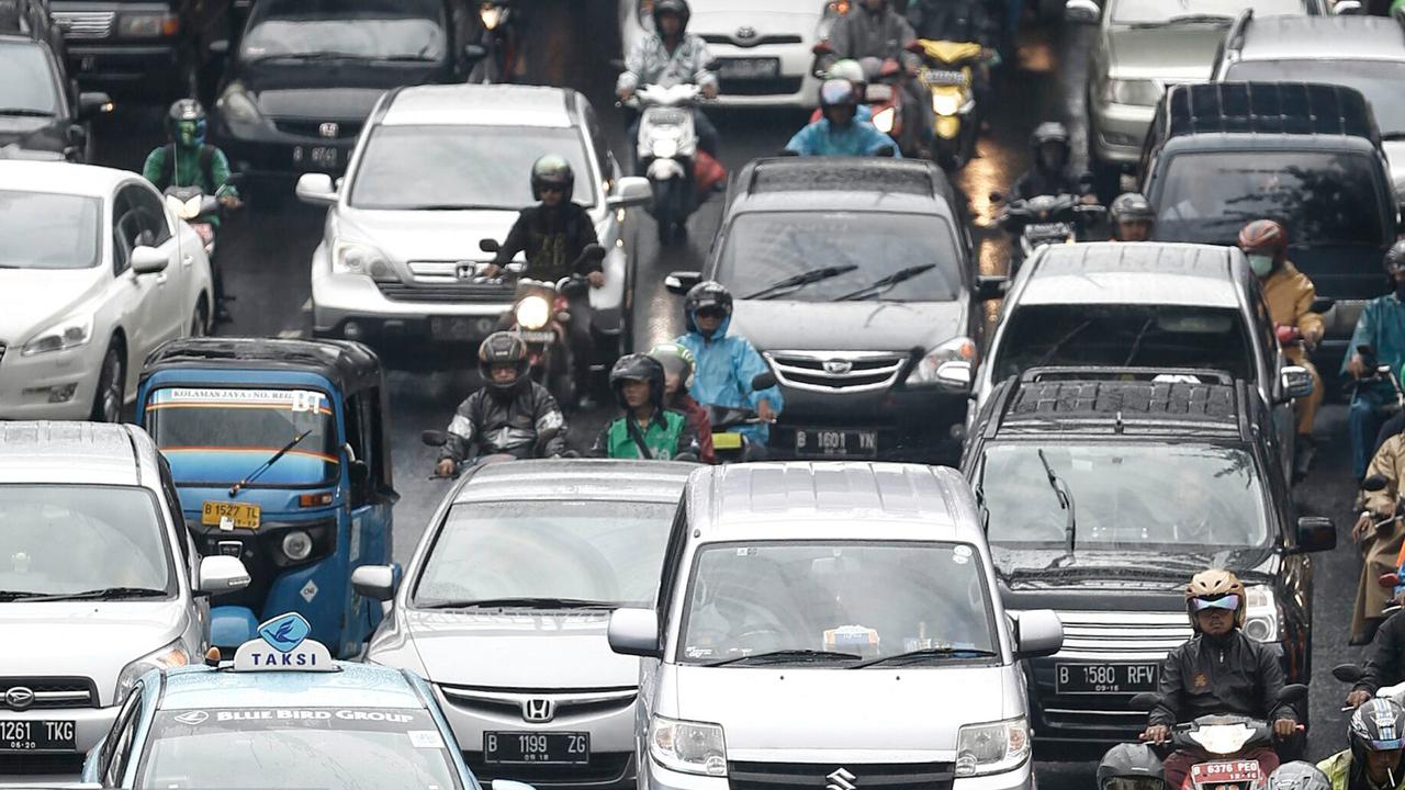 Panduan Aman Mencegah Kecelakaan saat Berkendara di Musim Hujan