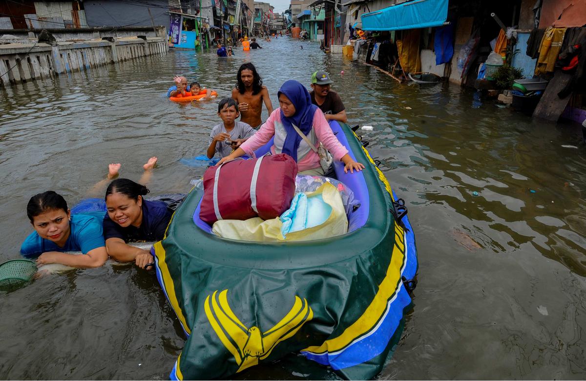 Banjir rob di Muara Angke