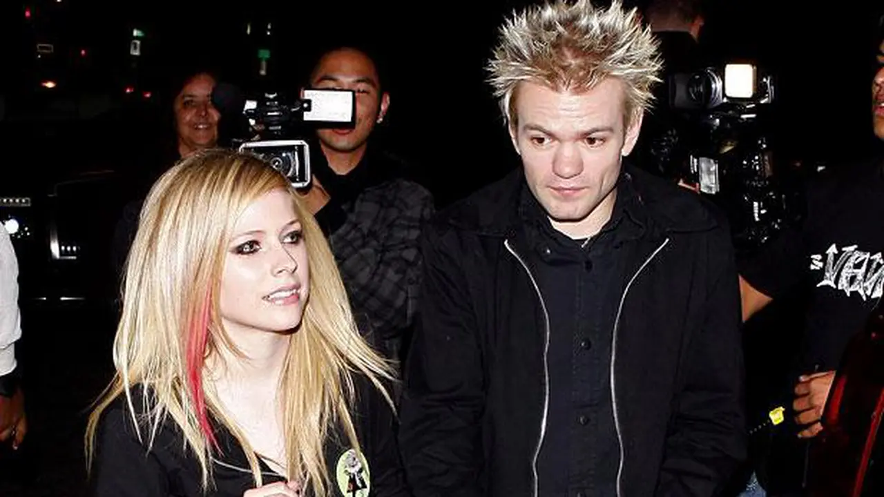 Mantan Suami Nyaris Tewas, Avril Lavigne: Kamu Harus Kuat!