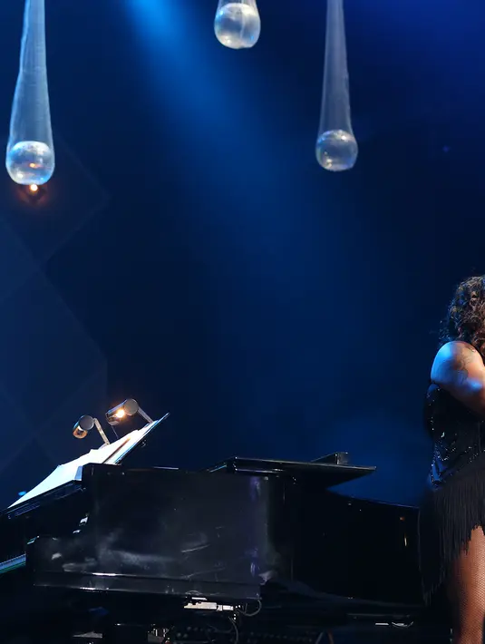 Cavinn adalah anak muda yang berusia 11 tahun mendapatkan kesempatan berduet dengan David Foster. Cavinn menyanyikan lagu 'I Was Mad Love Her'. Riuhan dan tepuk tangan penonton mengiringi suasana Java Jazz Festival tersebut. (Andy Masela/Bintang.com)