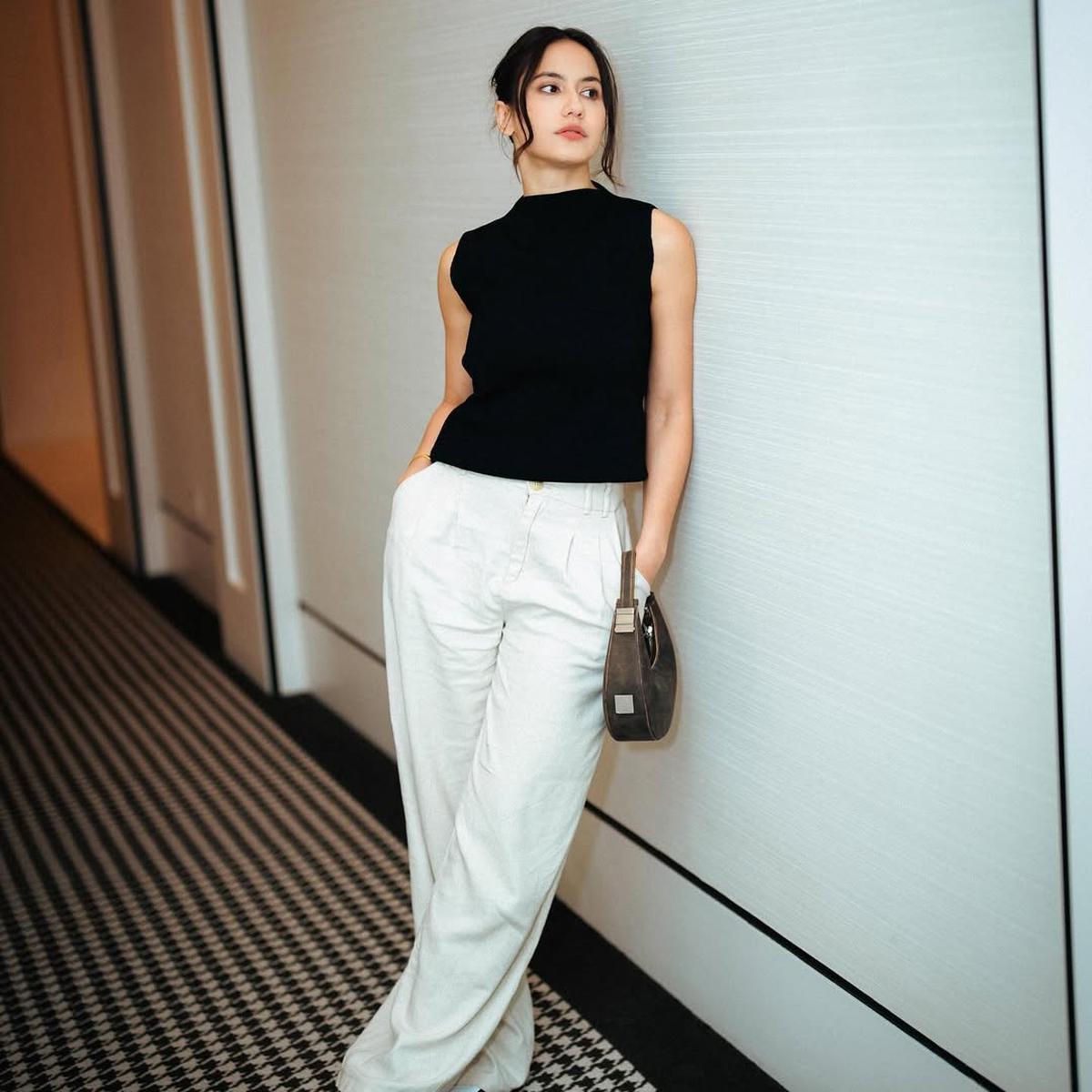 Potret Pevita Pearce dengan Outfit Casual yang Menawan (credit: instagram/pevpearce)