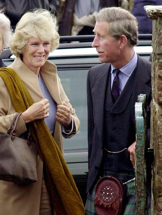 Kisah Cinta Pangeran Charles dan Camilla Penuh Warna 