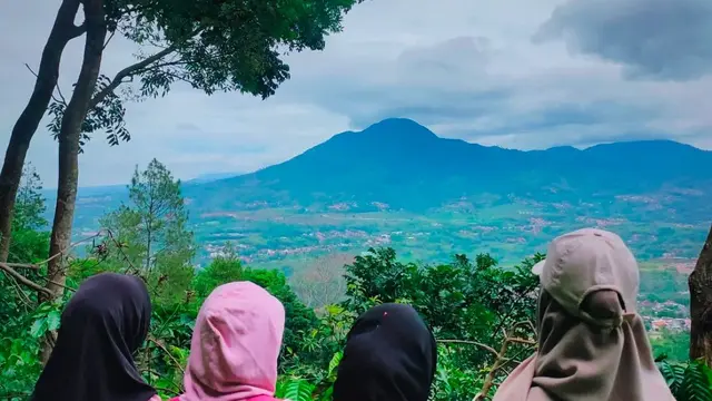 Gunung Geulis  berada di Bandung. (Dok: IG https://www.instagram.com/p/DE30GYIyGWP/?img_index=1&igsh=MzB1eDh1eXR3Znk3)