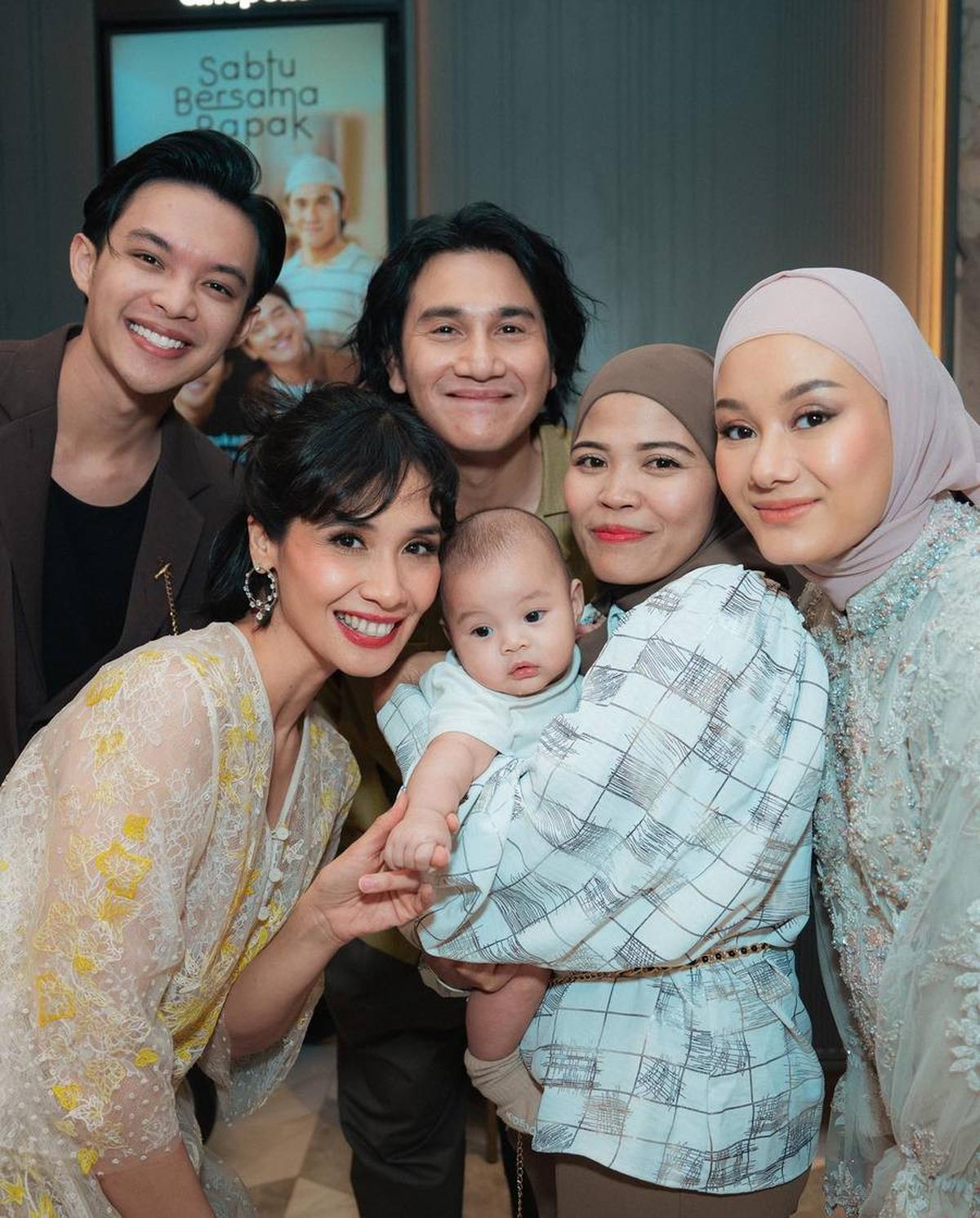 Kerap Foto Bareng