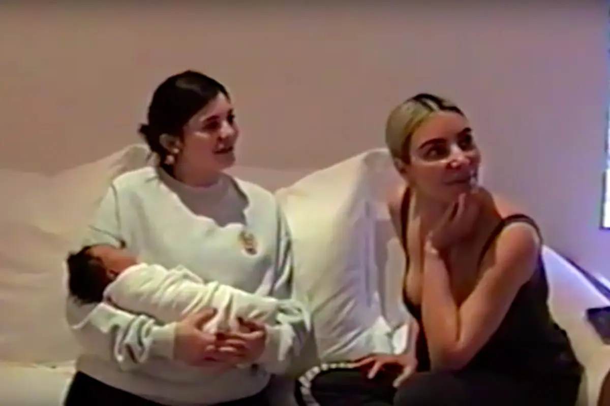 [Bintang] Kim Kardashian - Kylie Jenner