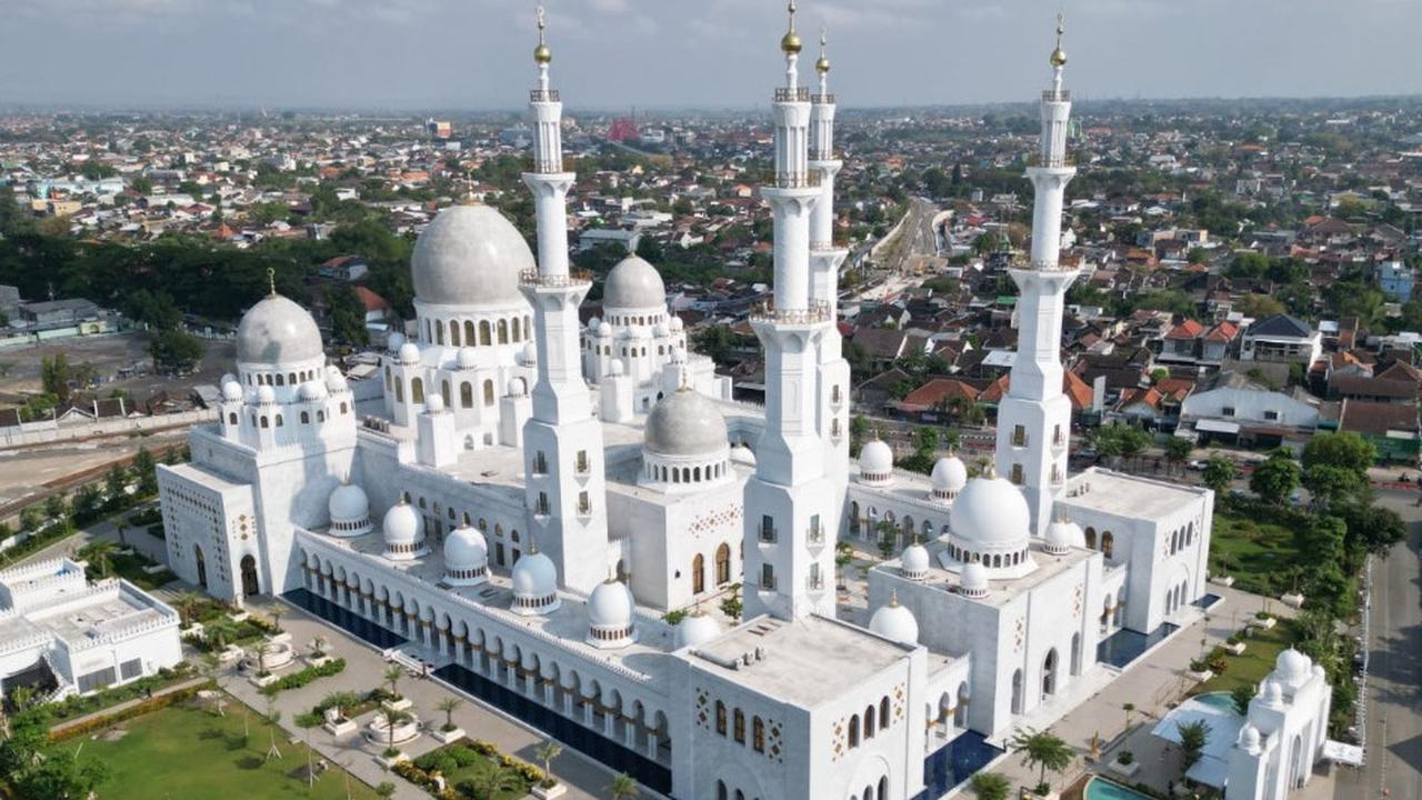 Viral Tarif Parkir di Masjid Zayed Solo Mahal, Juru Parkir Langsung Dipecat