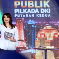 Ira Koesno kembali menjadi moderator Debat Pilkada DKI 2017 yang berlangsung pada 12 April 2017. (Nurwahyunan/Bintang.com) 