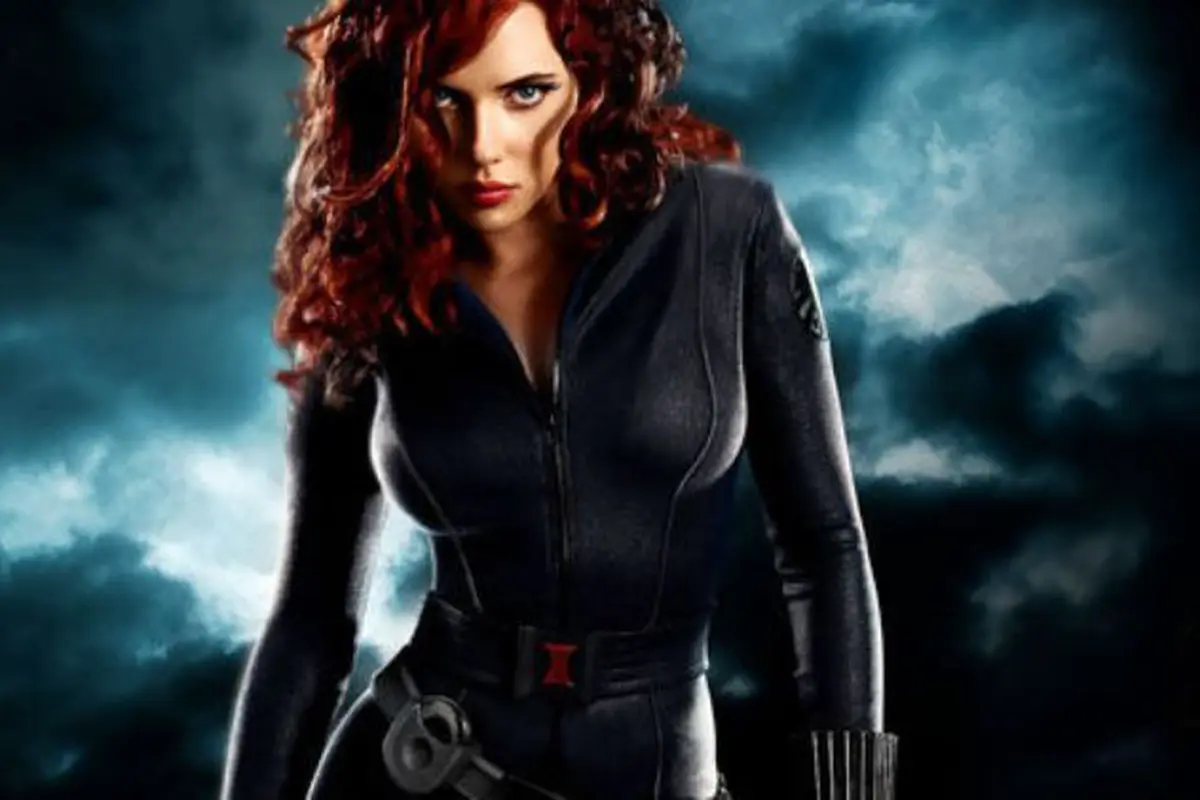 Bikin Semua Mata Tertuju Padamu dengan Dandanan ala Black Widow 